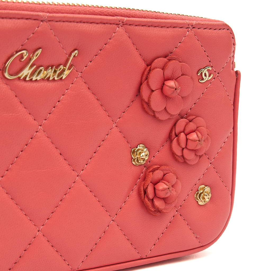 Chanel Cross Body Camellia - Wallet On Chain in Pink, Calfskin Leather — Detail View