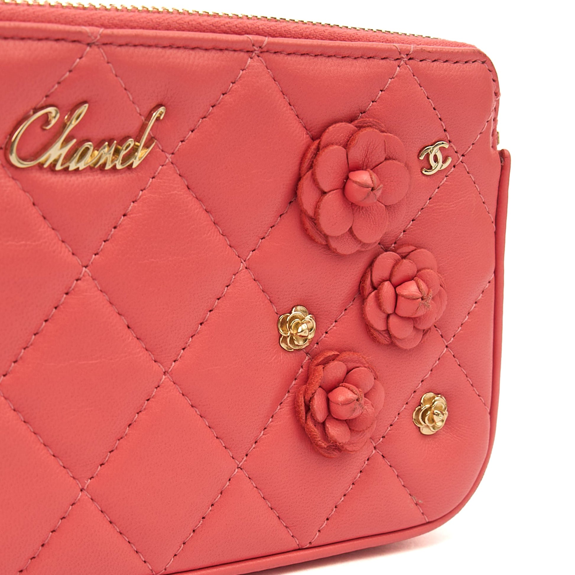 Chanel Cross Body Camellia - Wallet On Chain in Pink, Calfskin Leather — Detail View