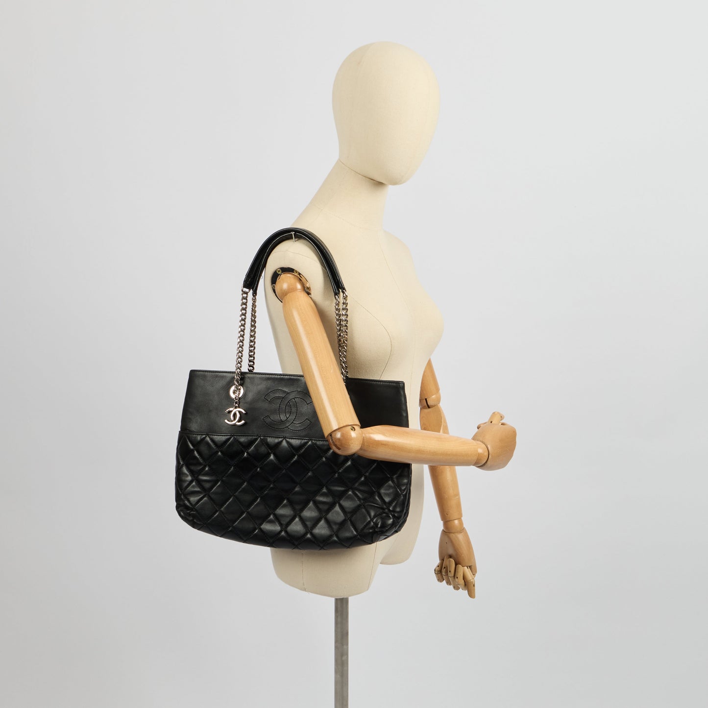 Chanel Tote Tote in Black, Lambskin Leather — Side View