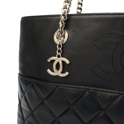 Chanel Tote Tote in Black, Lambskin Leather — Alternate View 7