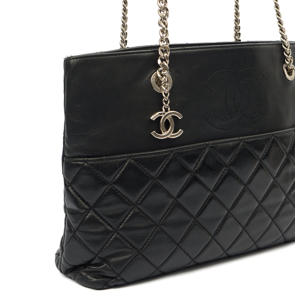 Chanel Tote Tote in Black, Lambskin Leather — Alternate View 8