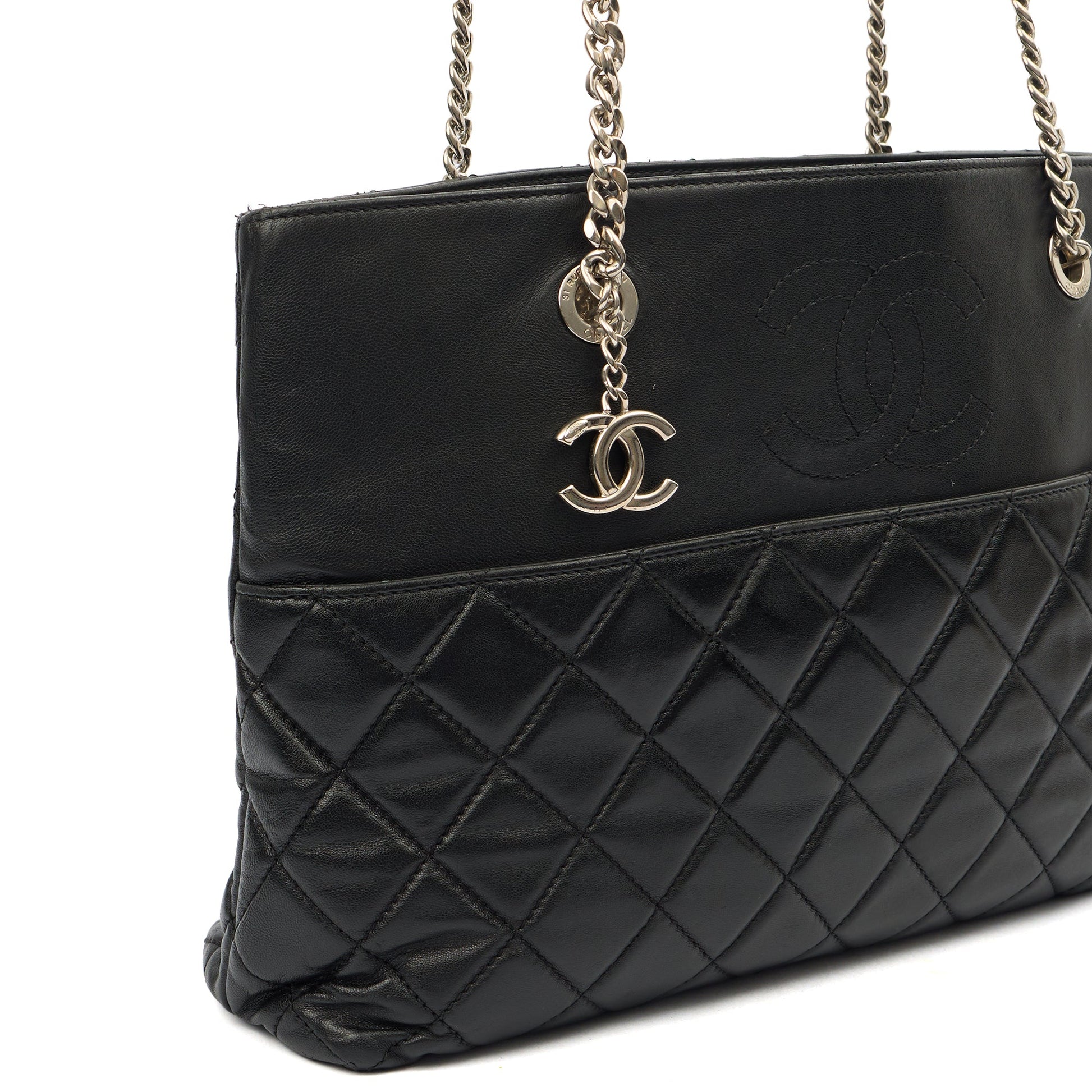 Chanel Tote Tote in Black, Lambskin Leather — Alternate View 8