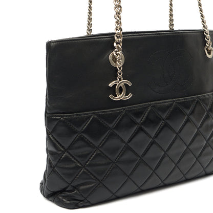 Chanel Tote Tote in Black, Lambskin Leather — Alternate View 8