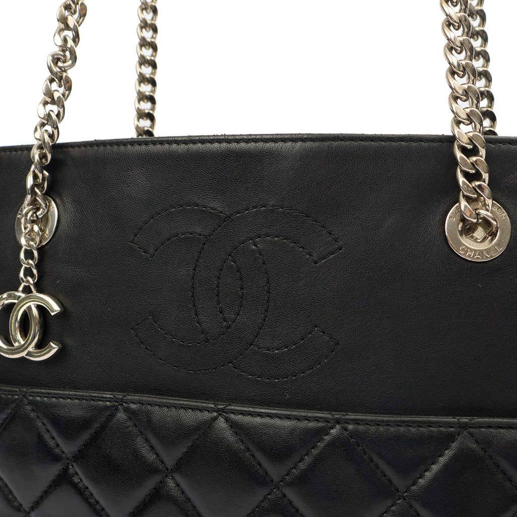 Chanel Tote Tote in Black, Lambskin Leather — Alternate View 9