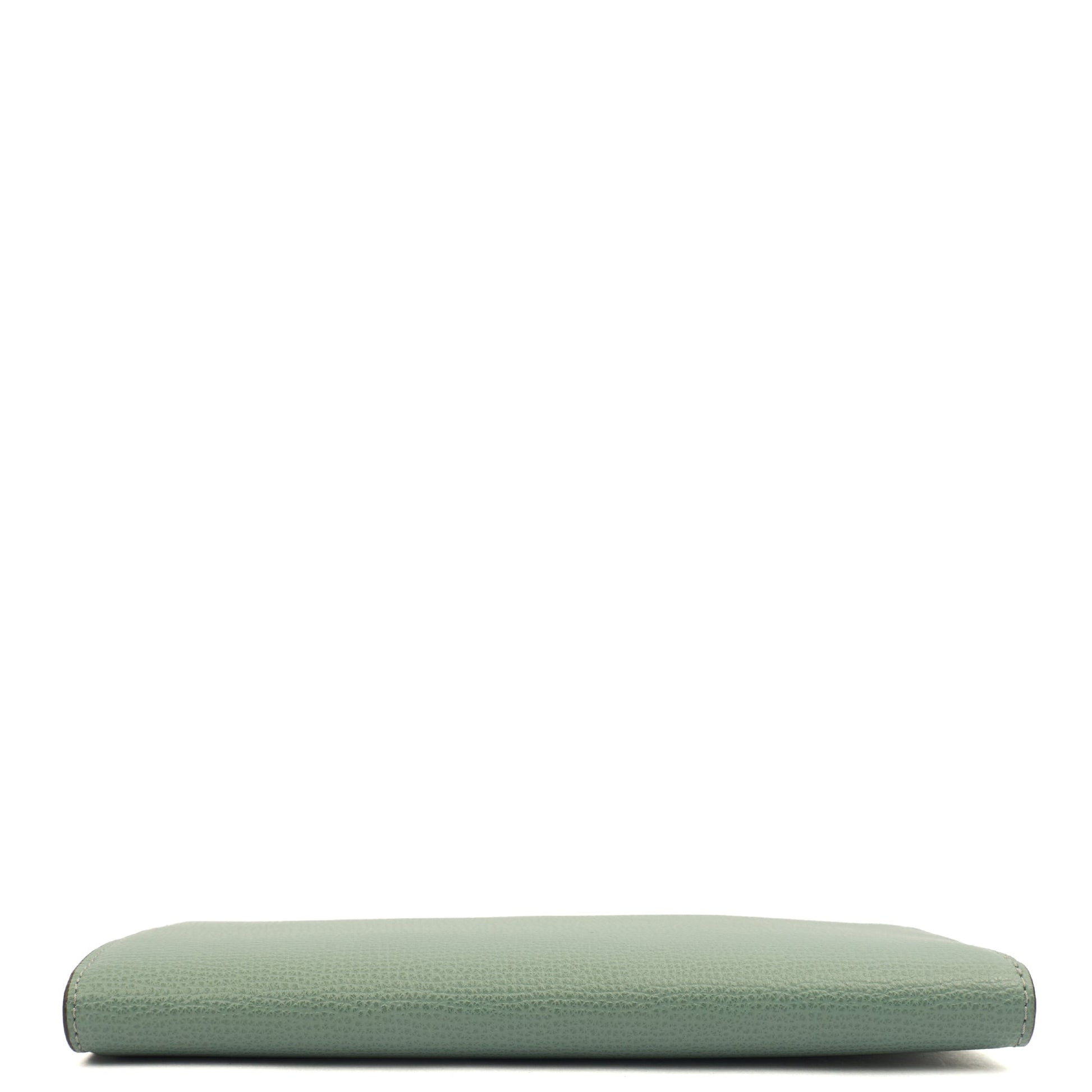 Mulberry Purse Zip Around Wallet - Medium in Green, Calfskin Leather — Detail View