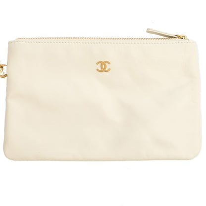 Chanel Shoulder Bag Chanel 22 in White, Calfskin Leather — Alternate View 13