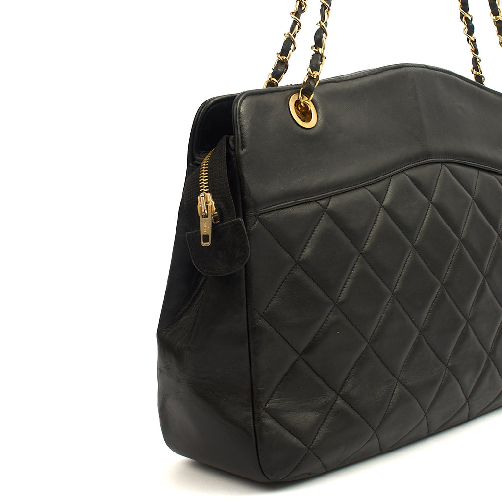 Chanel Tote Vintage Tote in Black, Leather — Alternate View 15