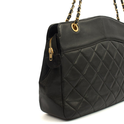Chanel Tote Vintage Tote in Black, Leather — Alternate View 15