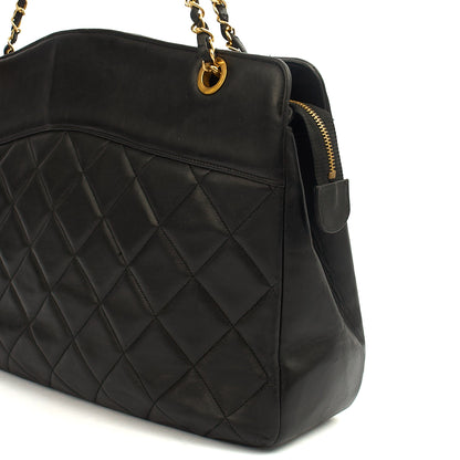Chanel Tote Vintage Tote in Black, Leather — Alternate View 21