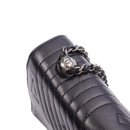Chanel Shoulder Bag Flap Bag in Black, Calfskin Leather — Alternate View 18
