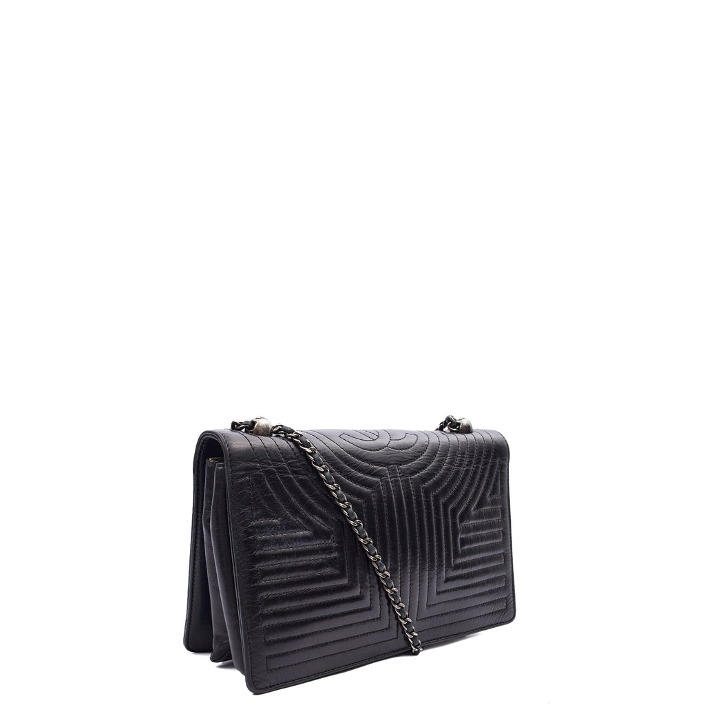 Chanel Shoulder Bag Flap Bag in Black, Calfskin Leather — Side View