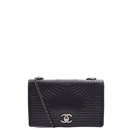 Chanel Shoulder Bag Flap Bag in Black, Calfskin Leather — Front View