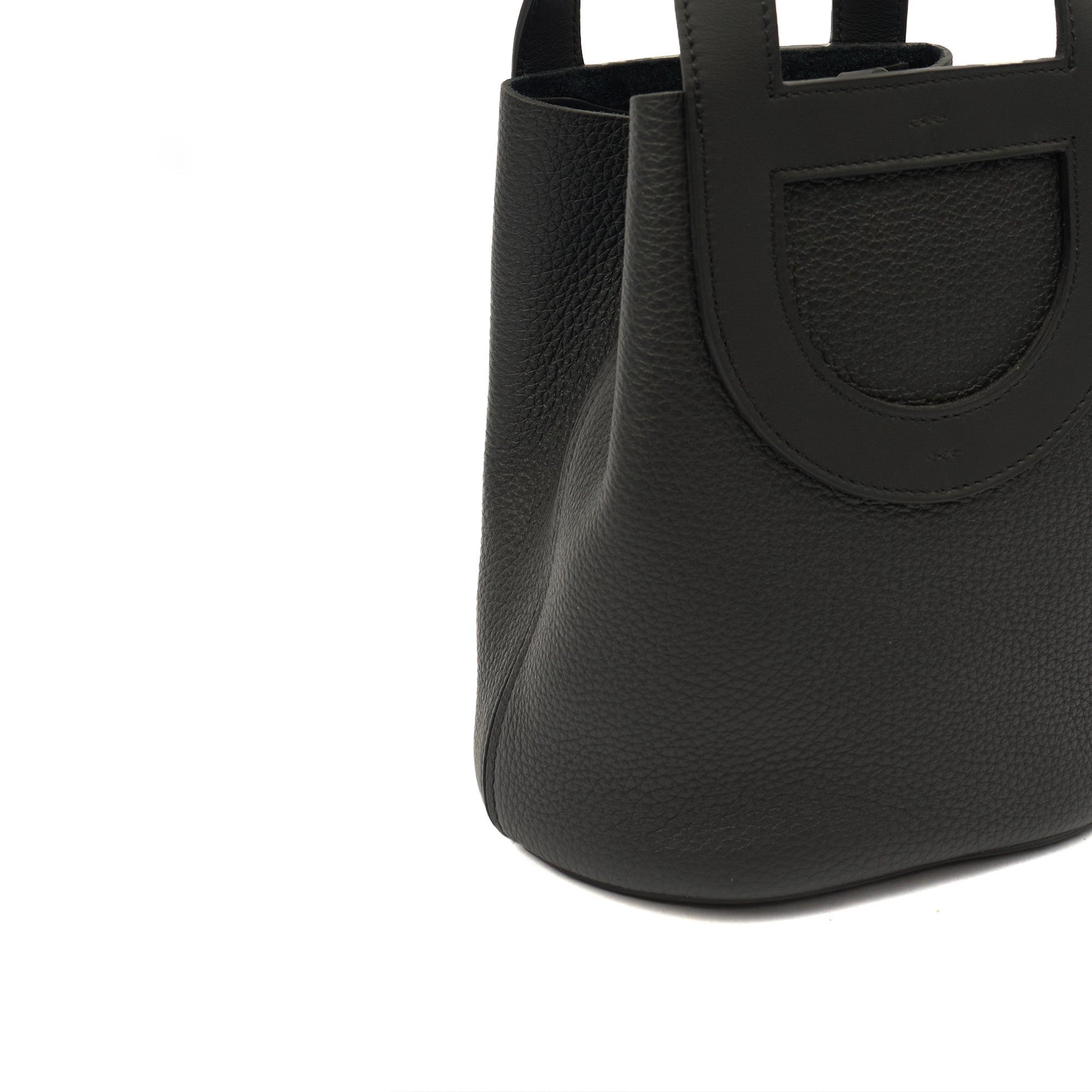 Hermes In The Loop - 18 in Black, Clemence Leather — Alternate View 9