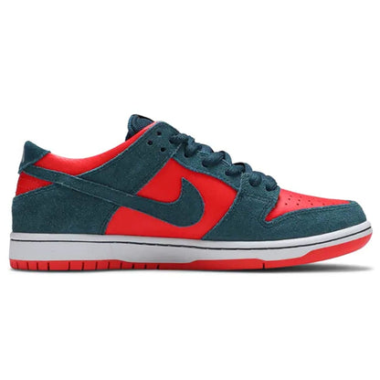 Nike Zoom Dunk Low SB 'Reverse Shark' — UK 3 | EU 35.5 | US 3.5 — Side View