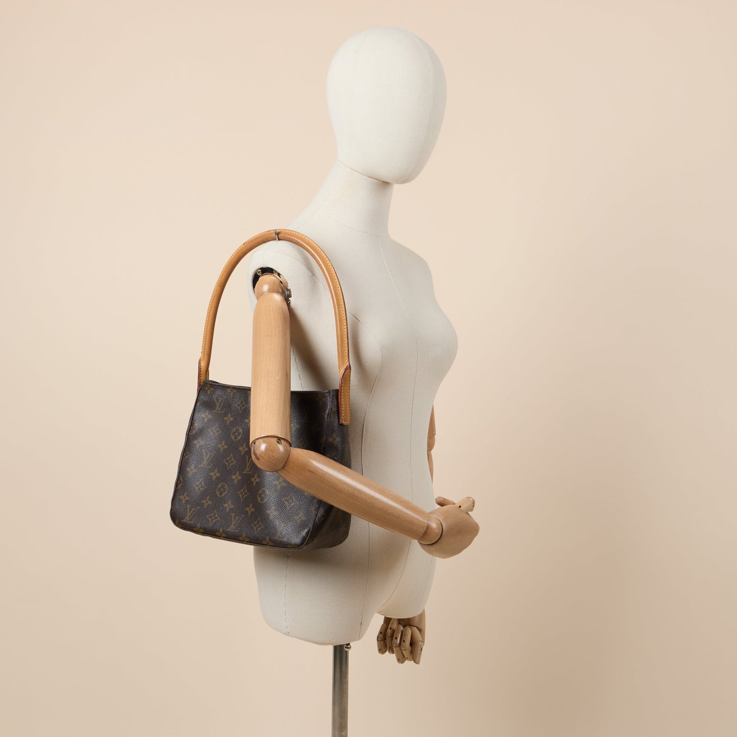 Louis Vuitton Shoulder Bag Looping MM in Monogram, Canvas — Side View