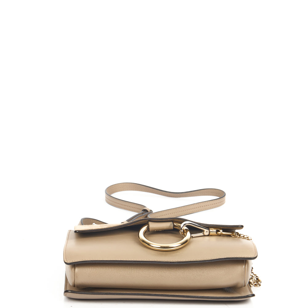 Chloe Cross Body Faye - Wallet on Strap in Motty Grey, Calfskin Leather — Detail View