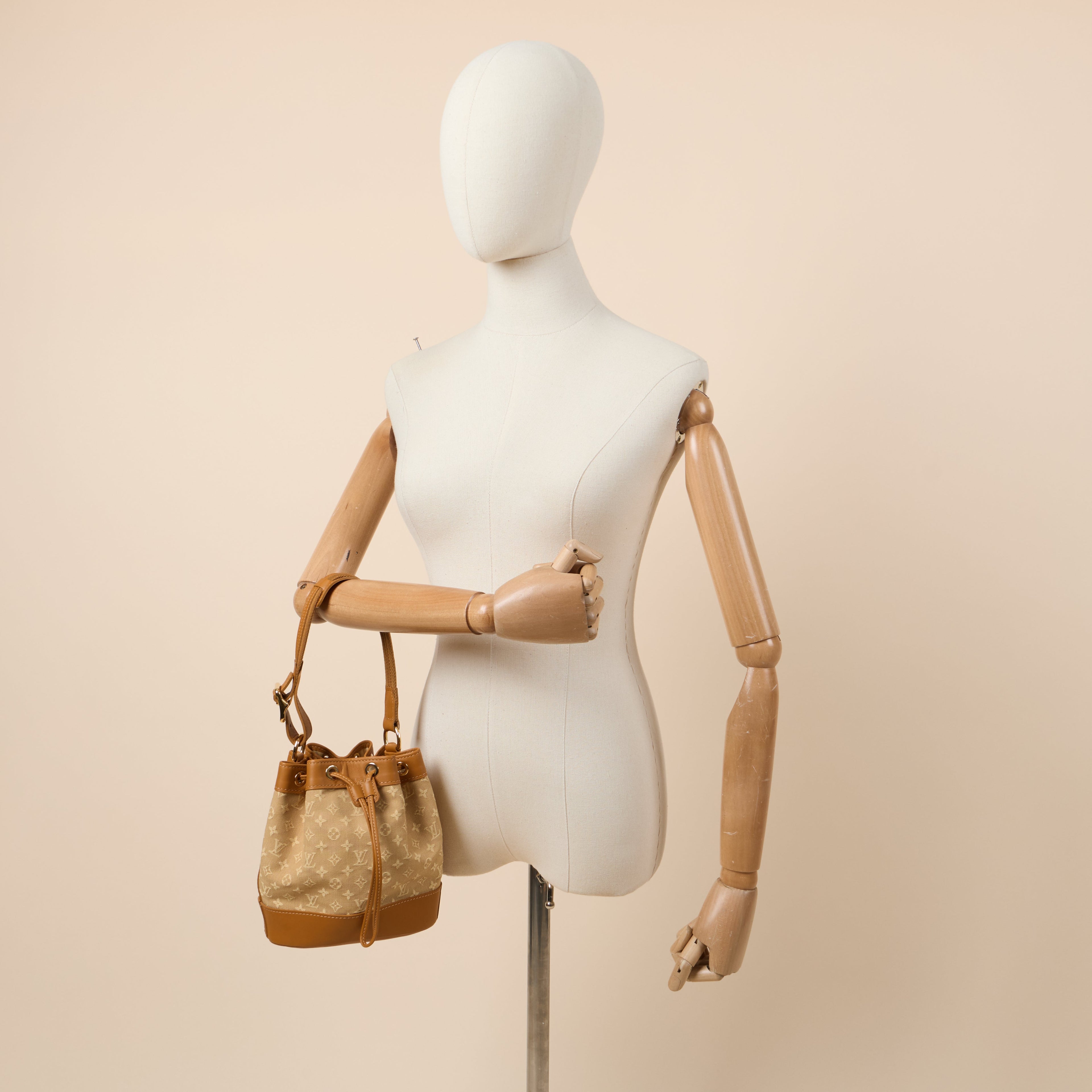 Louis Vuitton Bucket Bag Mini Lin Noe in Mini Lin Beige, Canvas — Side View