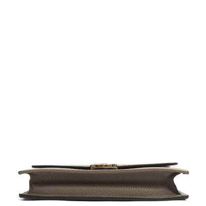 Gucci Cross Body Dollar Interlocking GG Wallet On Chain in Grey, Leather — Detail View