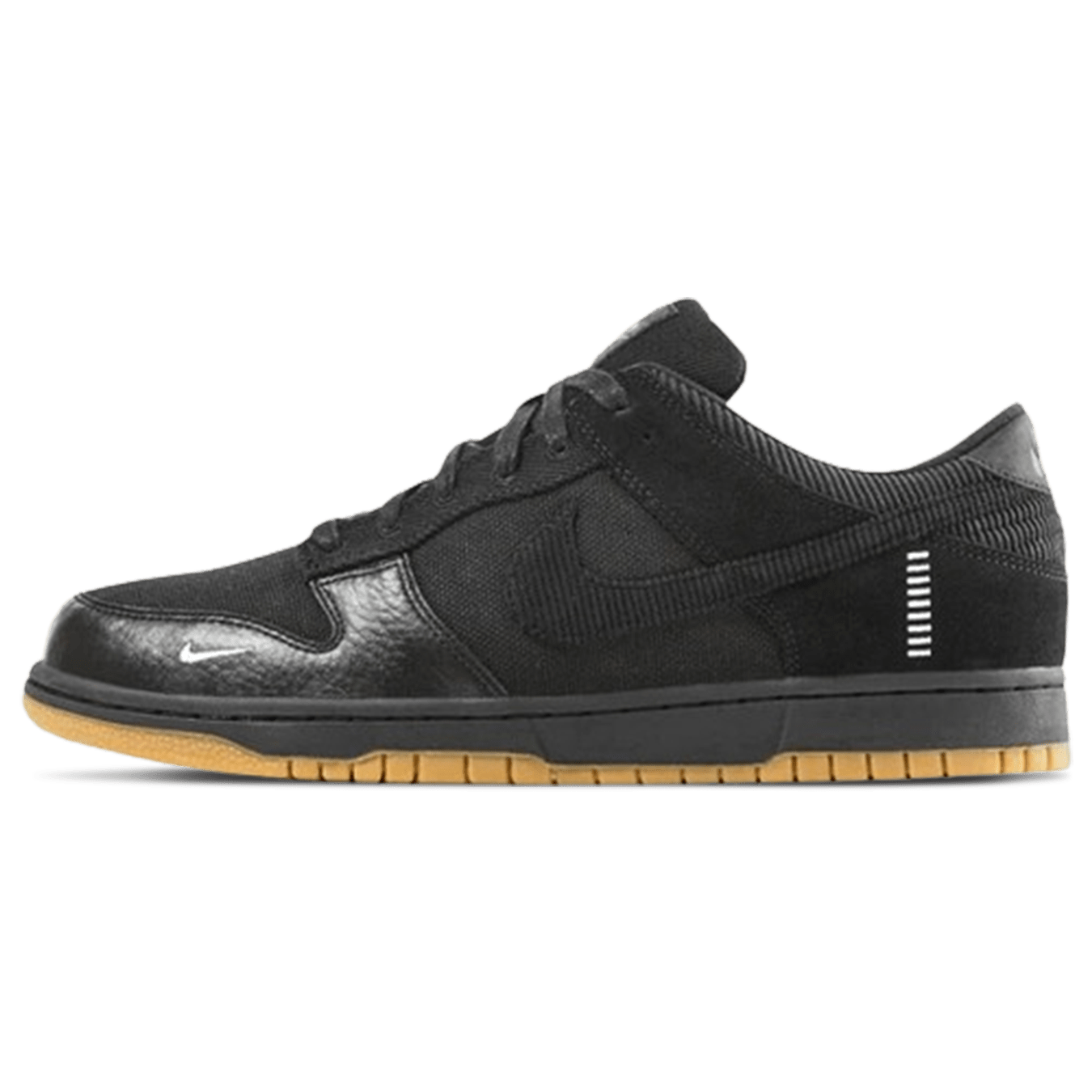 Nike Dunk Low QS x The Basement 'BSMNT' — UK 3 | EU 35.5 | US 3.5 — Front View