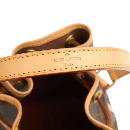 Louis Vuitton Bucket Bag Noe BB in Monogram, Canvas — Detail View