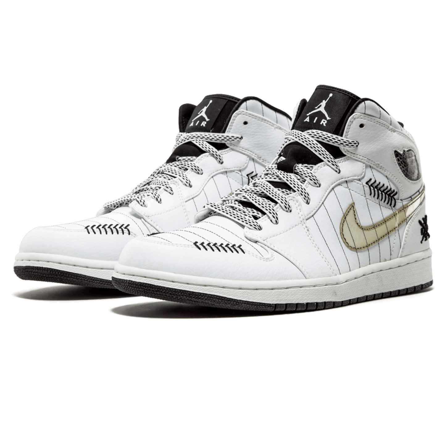 Air Jordan 1 Retro 'Barons - Home' — UK 3 | EU 35.5 | US 3.5 — Side View
