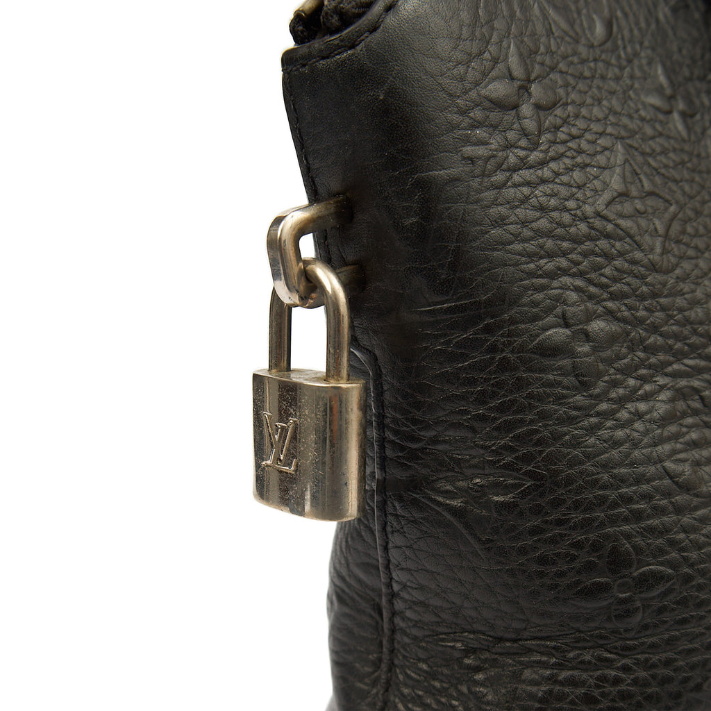 Louis Vuitton Tote Lockit - MM in Black, Calfskin Leather — Detail View