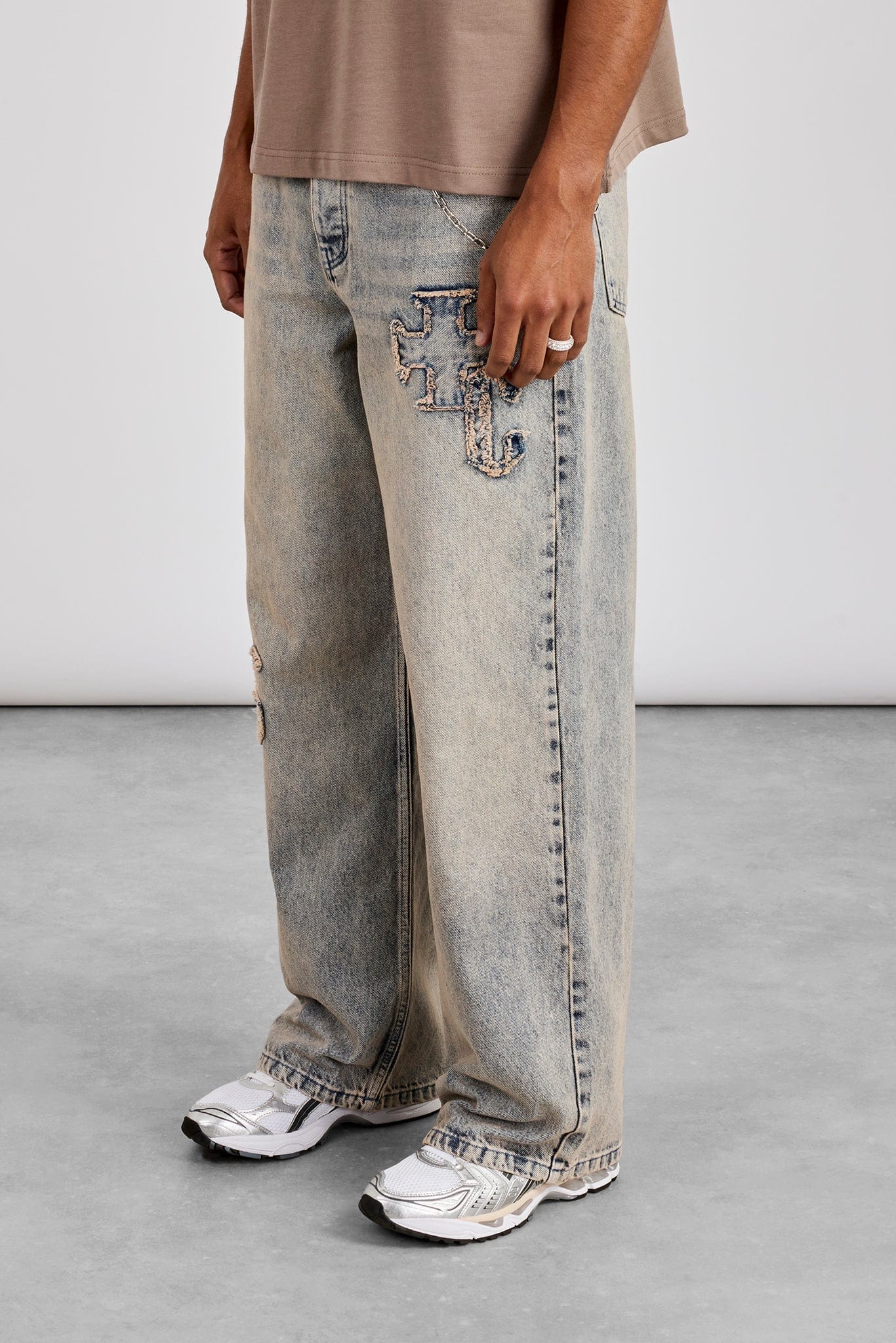 Cernucci Baggy Applique Jean - Antique Wash — 28" — Front View