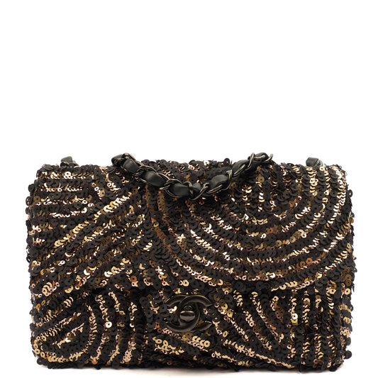 Chanel Shoulder Bag Flap Bag in Black, Sequin — Front View
