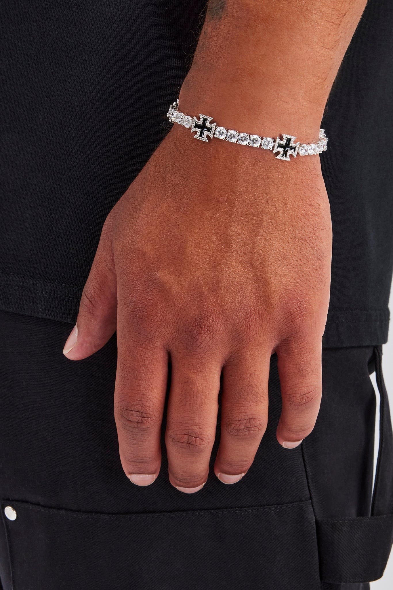 Cernucci Black Cross Motif Tennis Bracelet - 5mm — 7" — Front View
