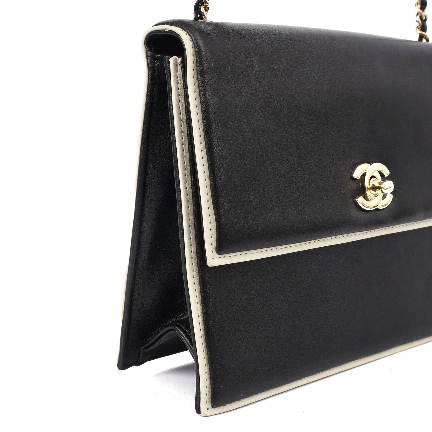 Chanel Shoulder Bag Flap Bag in Black, Calfskin Leather — Alternate View 7