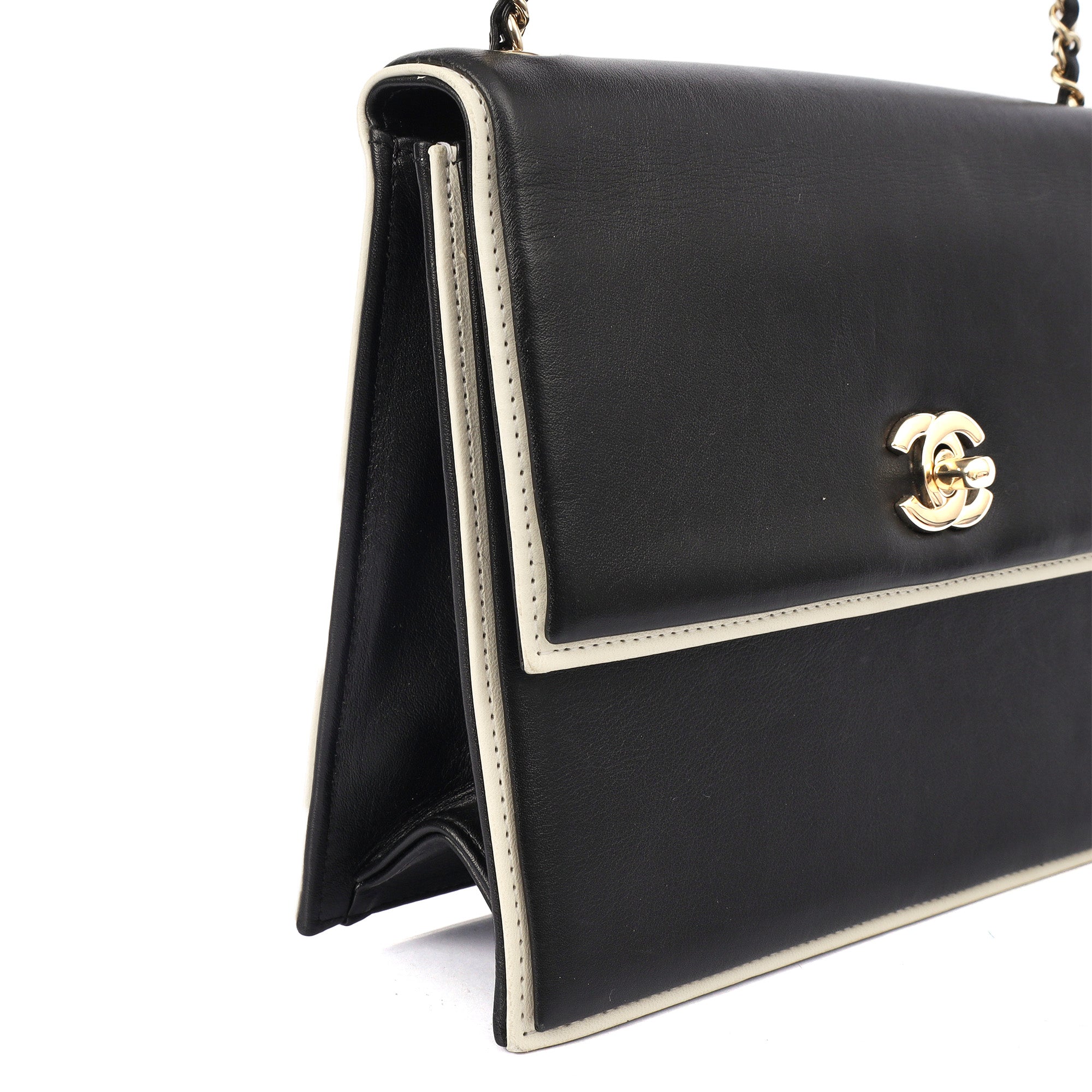 Chanel Shoulder Bag Flap Bag in Black, Calfskin Leather — Alternate View 16