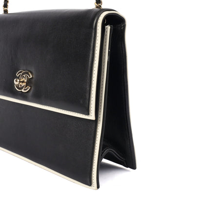 Chanel Shoulder Bag Flap Bag in Black, Calfskin Leather — Detail View