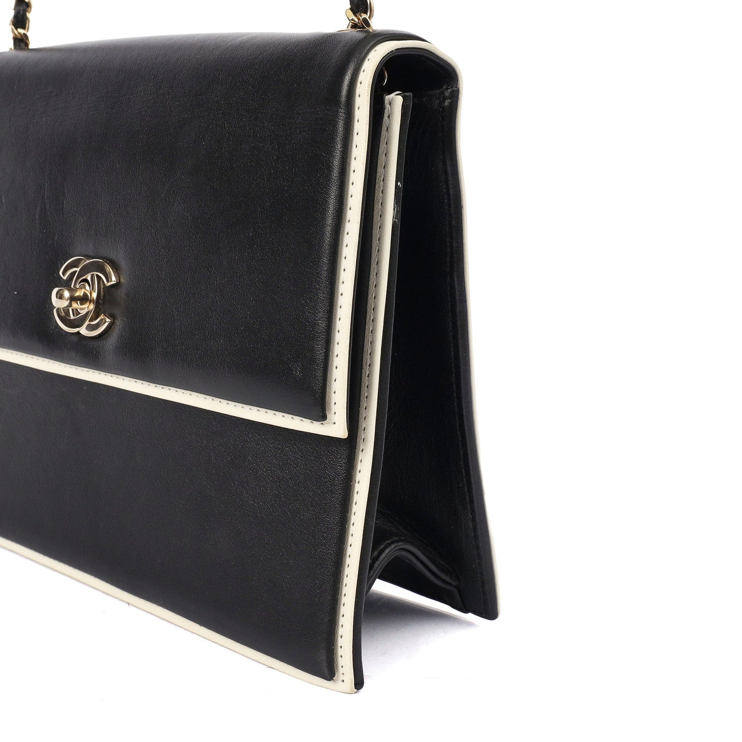 Chanel Shoulder Bag Flap Bag in Black, Calfskin Leather — Alternate View 23