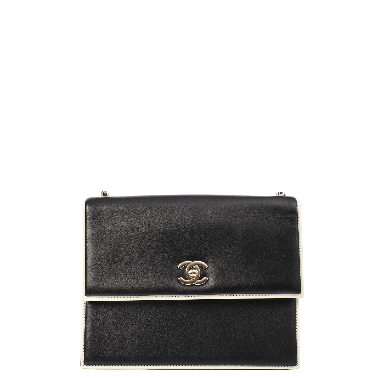 Chanel Shoulder Bag Flap Bag in Black, Calfskin Leather — Front View