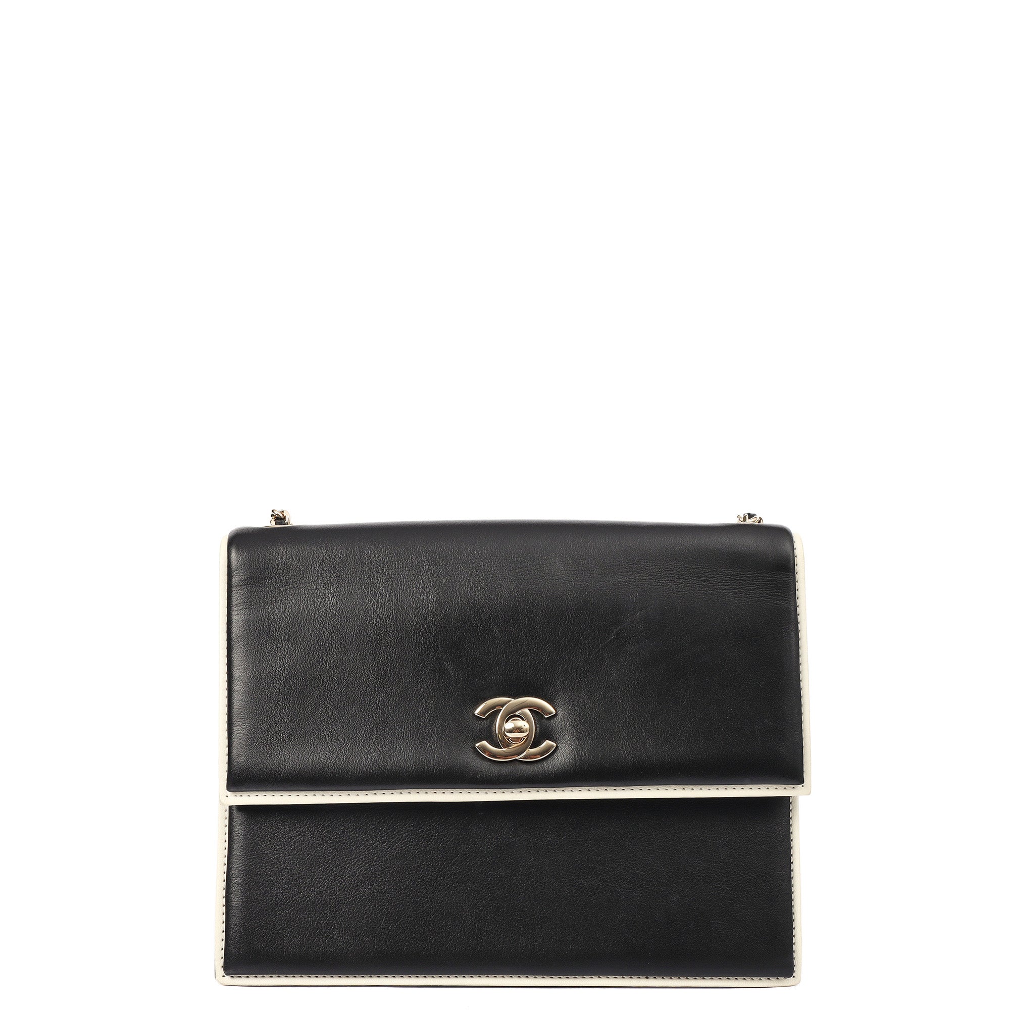 Chanel Shoulder Bag Flap Bag in Black, Calfskin Leather — Front View