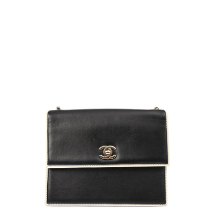 Chanel Shoulder Bag Flap Bag in Black, Calfskin Leather — Alternate View 19