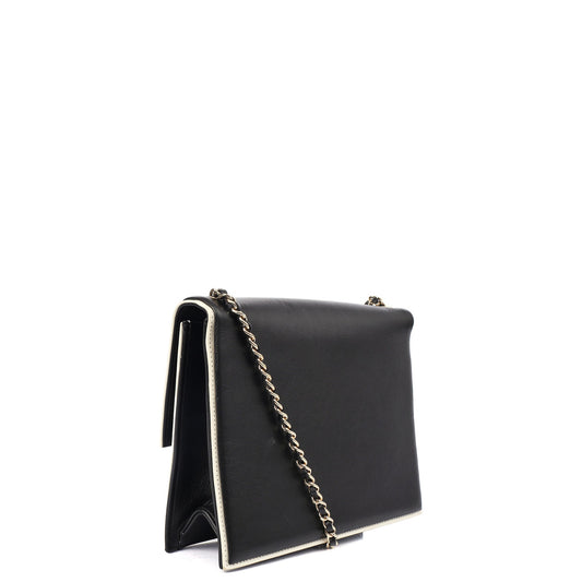 Chanel Shoulder Bag Flap Bag in Black, Calfskin Leather — Side View
