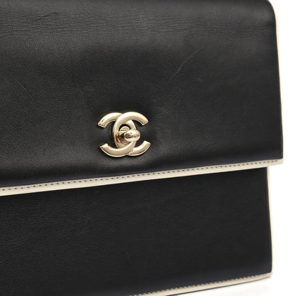 Chanel Shoulder Bag Flap Bag in Black, Calfskin Leather — Alternate View 15