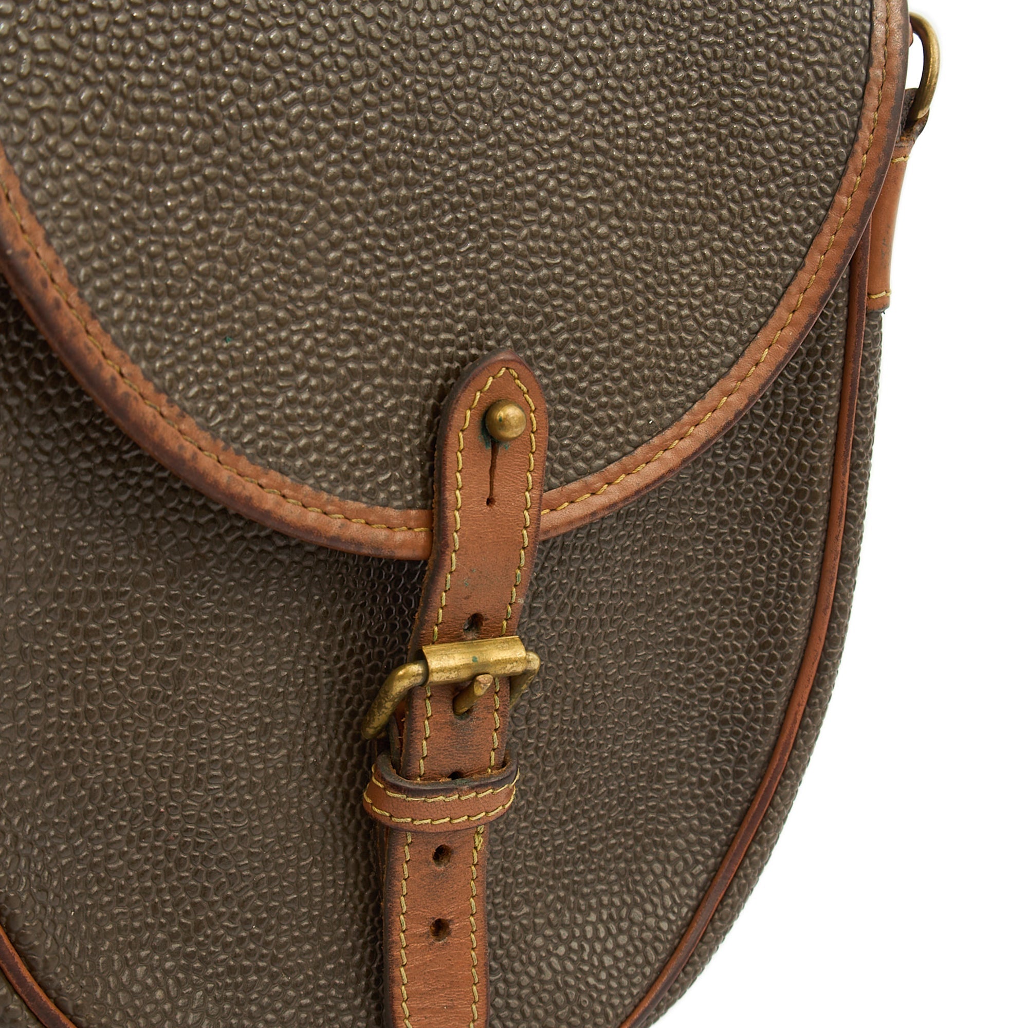 Mulberry Cross Body Vintage Messenger in Green, Scotchgrain — Lifestyle View