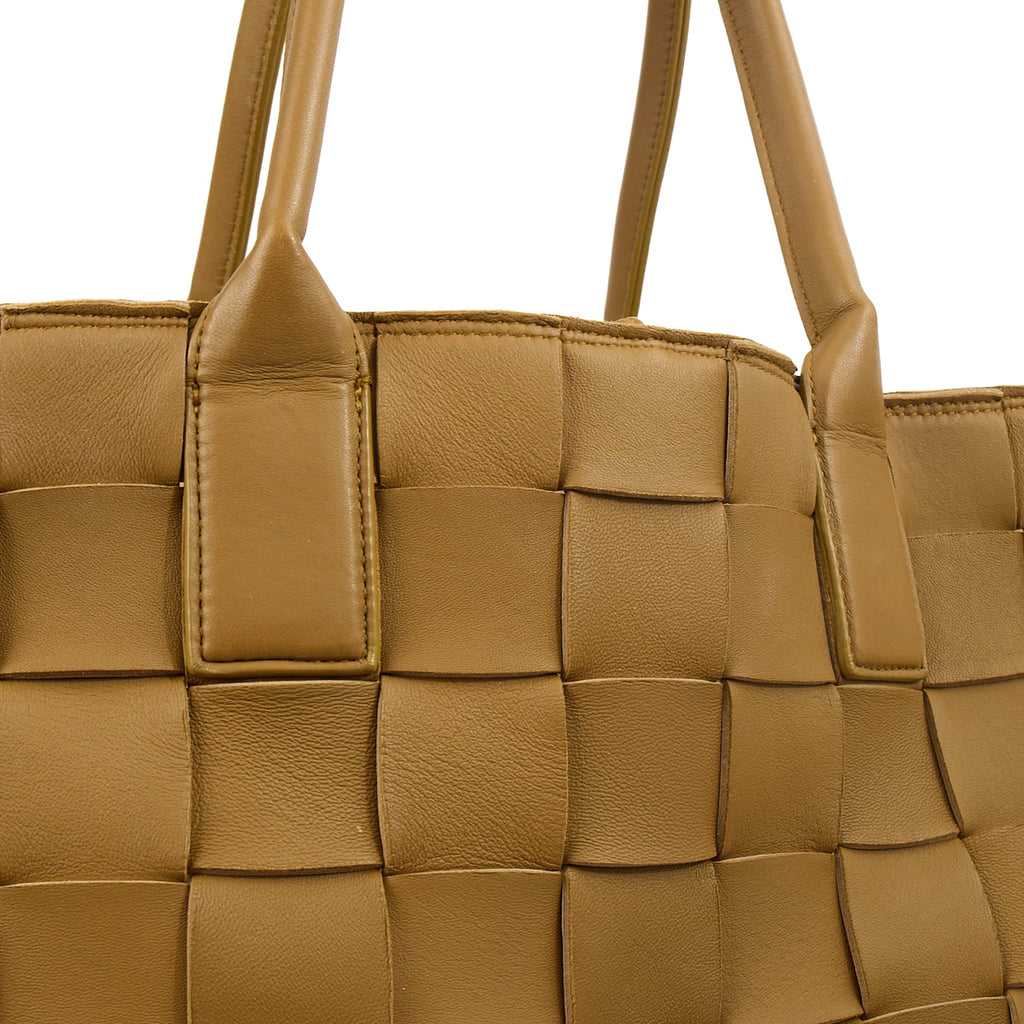 Bottega Veneta Tote Tote in Neutral, Intrecciato Nappa — Side View