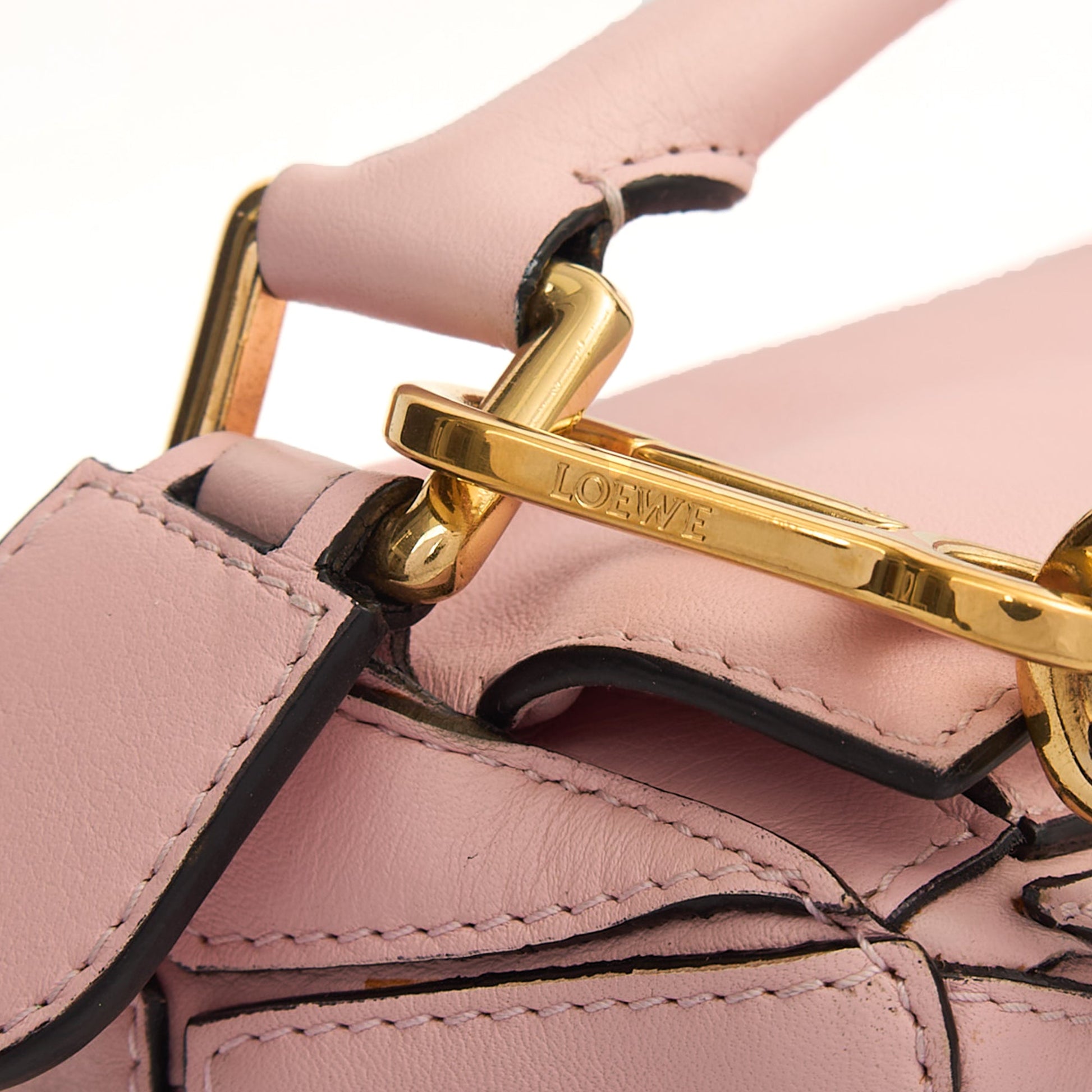Loewe Cross Body Puzzle - Medium in Icy Pink, Leather — Detail View