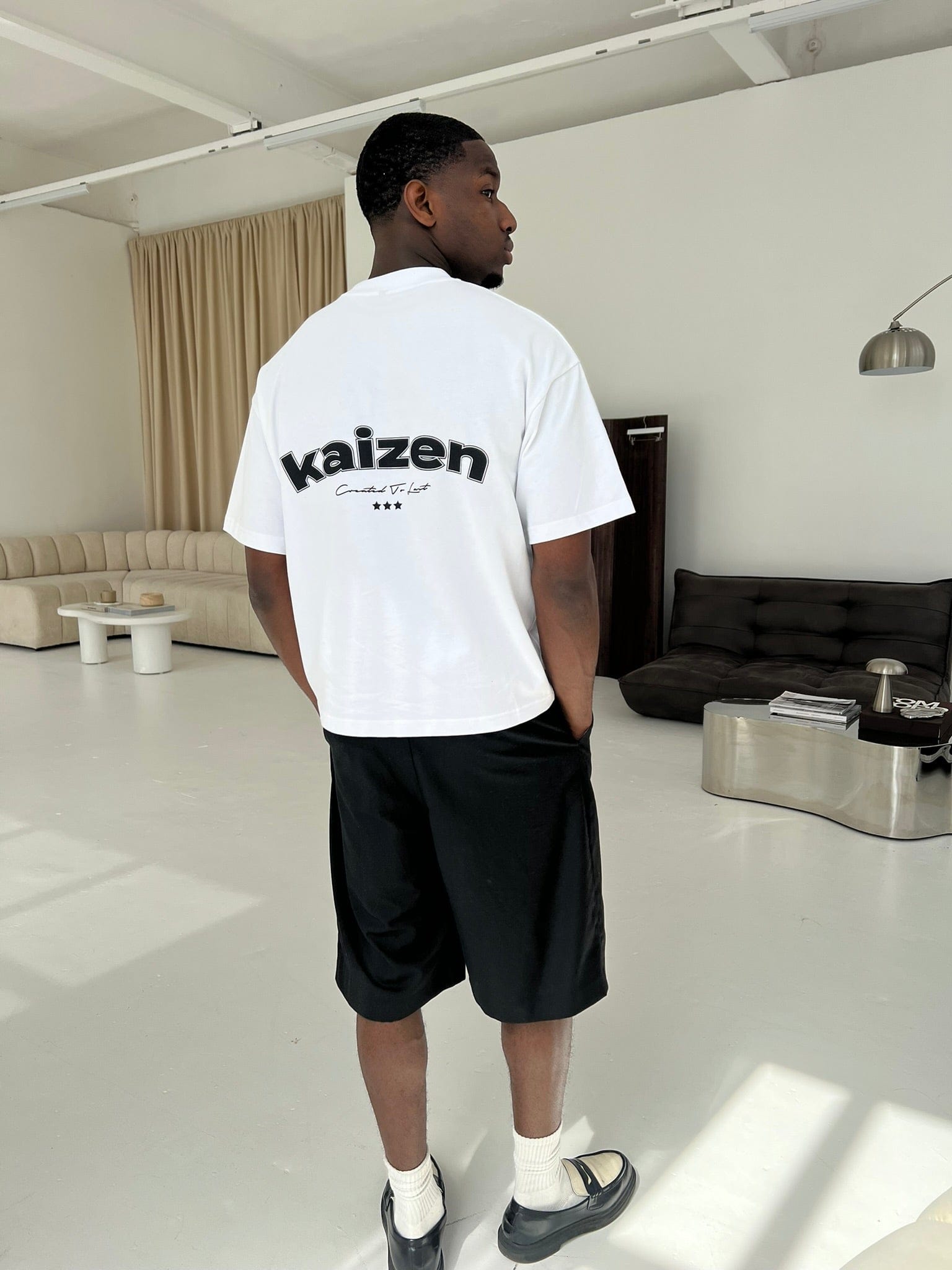 KAIZEN MARKET ARCH TEE WHITE — XS — Detail View