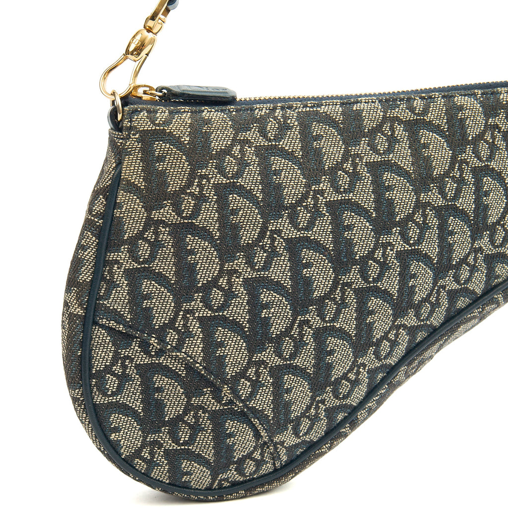 Christian Dior Mini Bag Saddle Pochette in Denim, Dior Oblique Embroidery — Detail View