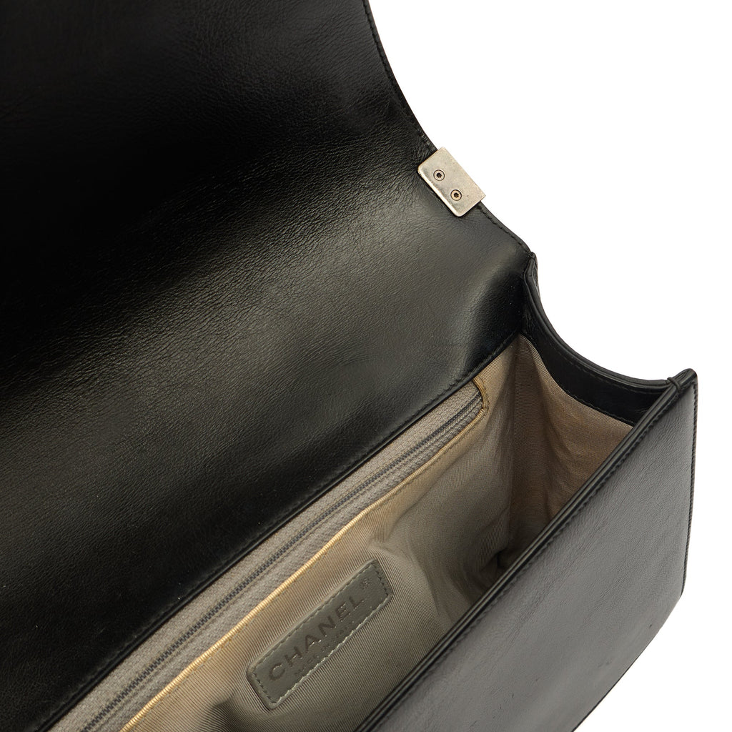 Chanel Shoulder Bag Boy - New Medium in Black, Calfskin Leather — Alternate View 10