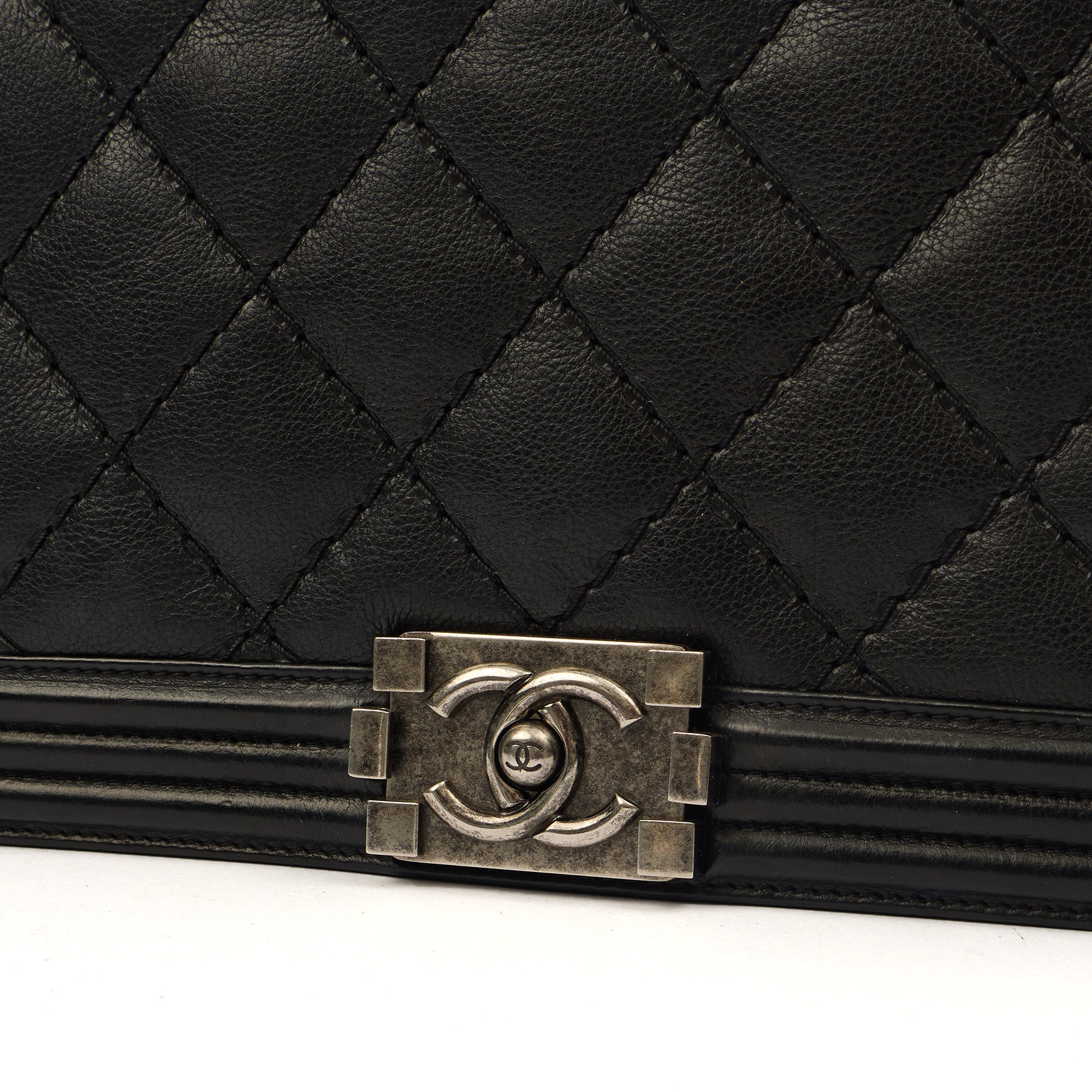 Chanel Shoulder Bag Boy - New Medium in Black, Calfskin Leather — Alternate View 21