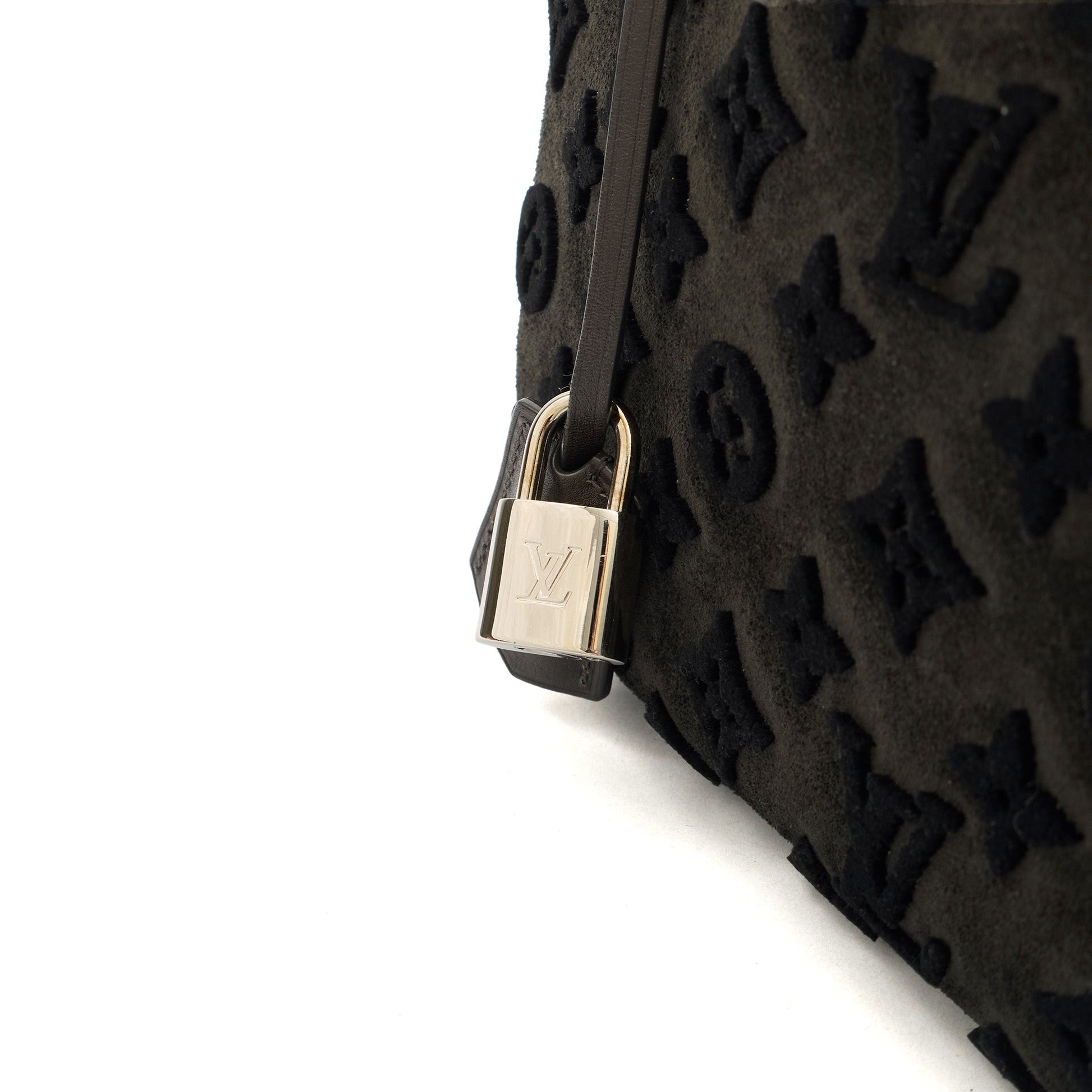 Louis Vuitton Tote Deauville in Black, Canvas — Lifestyle View