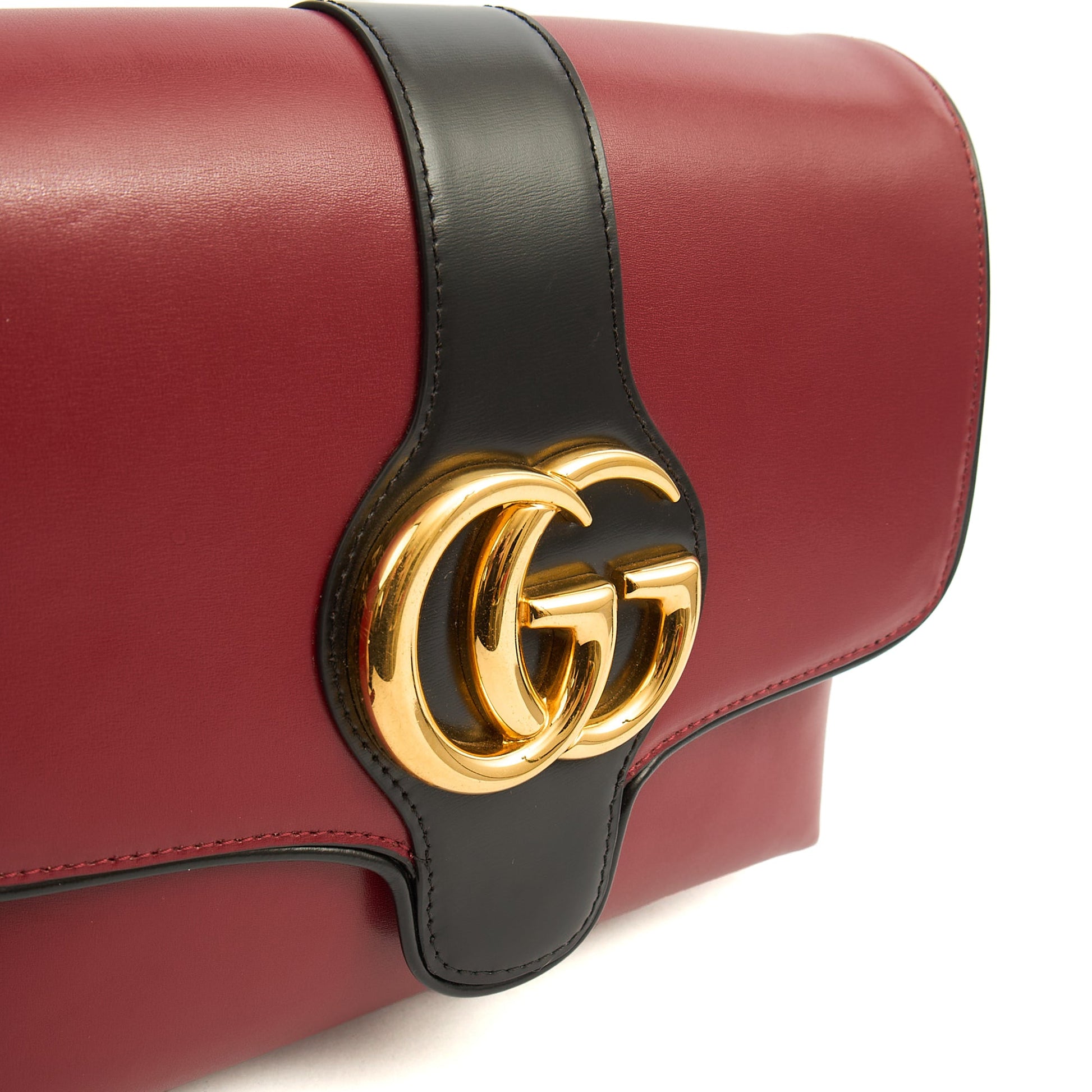 Gucci Cross Body Arli in Red, Leather — Lifestyle View