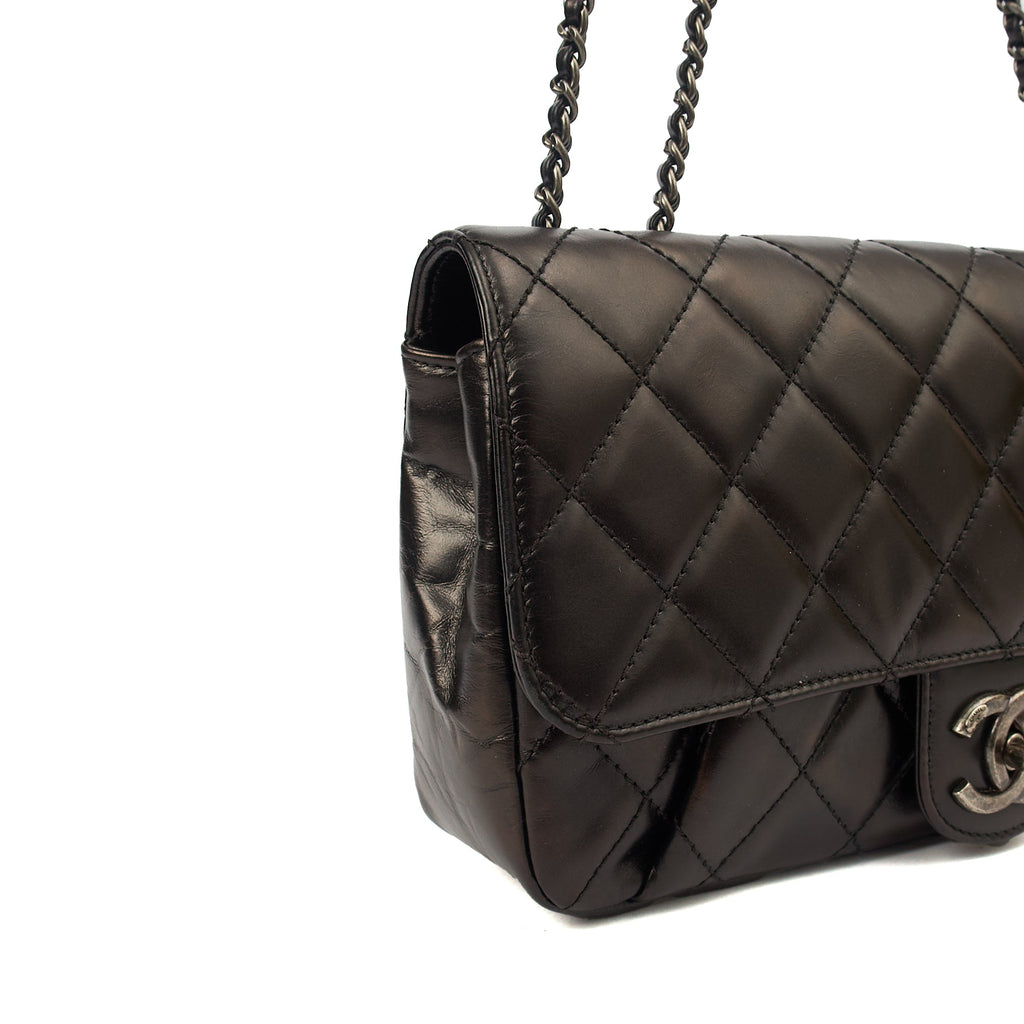 Chanel Shoulder Bag Flap Bag in Black, Glazed Calfskin — Alternate View 20