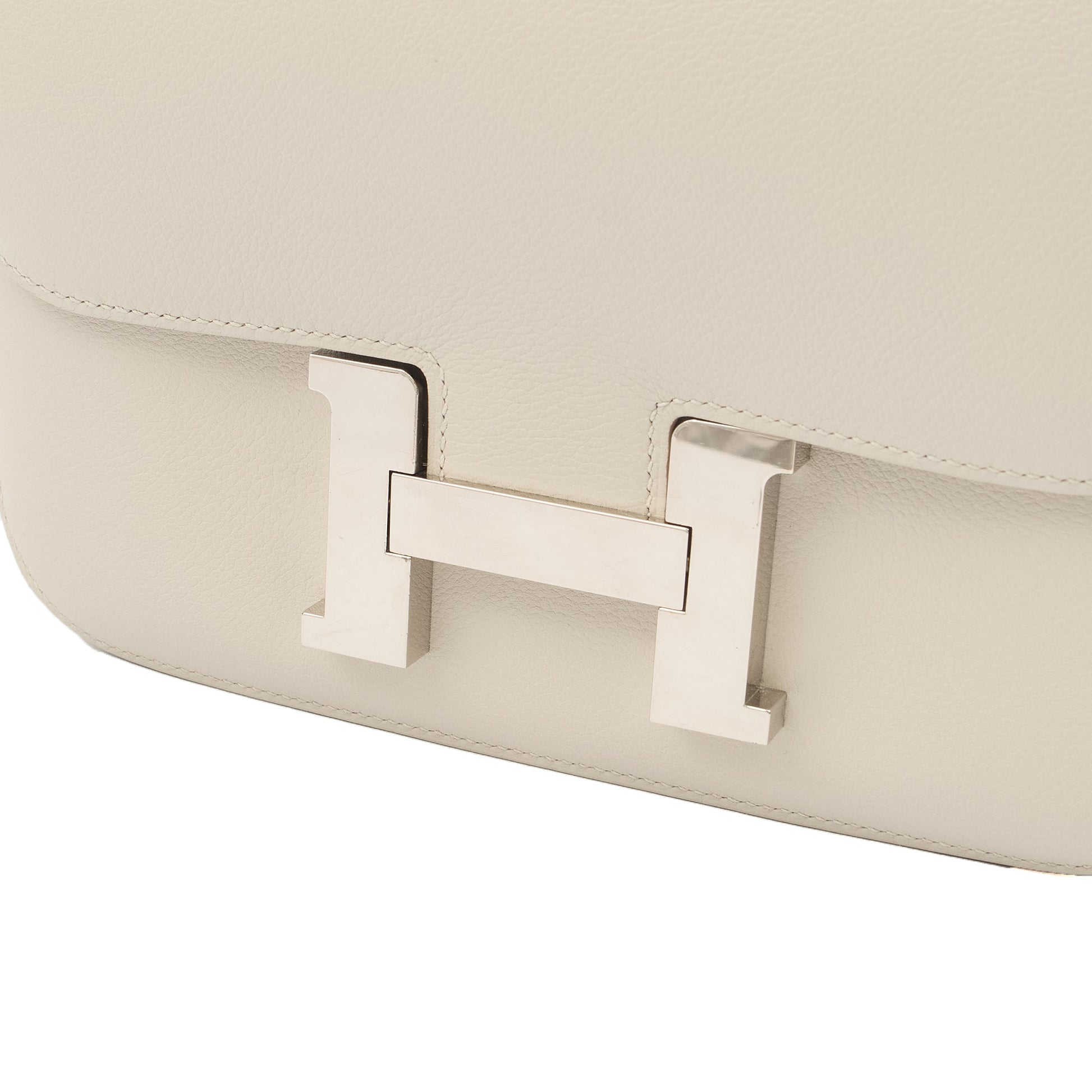 Hermes Constance 24 in Gris Perle, Evercolour — Lifestyle View