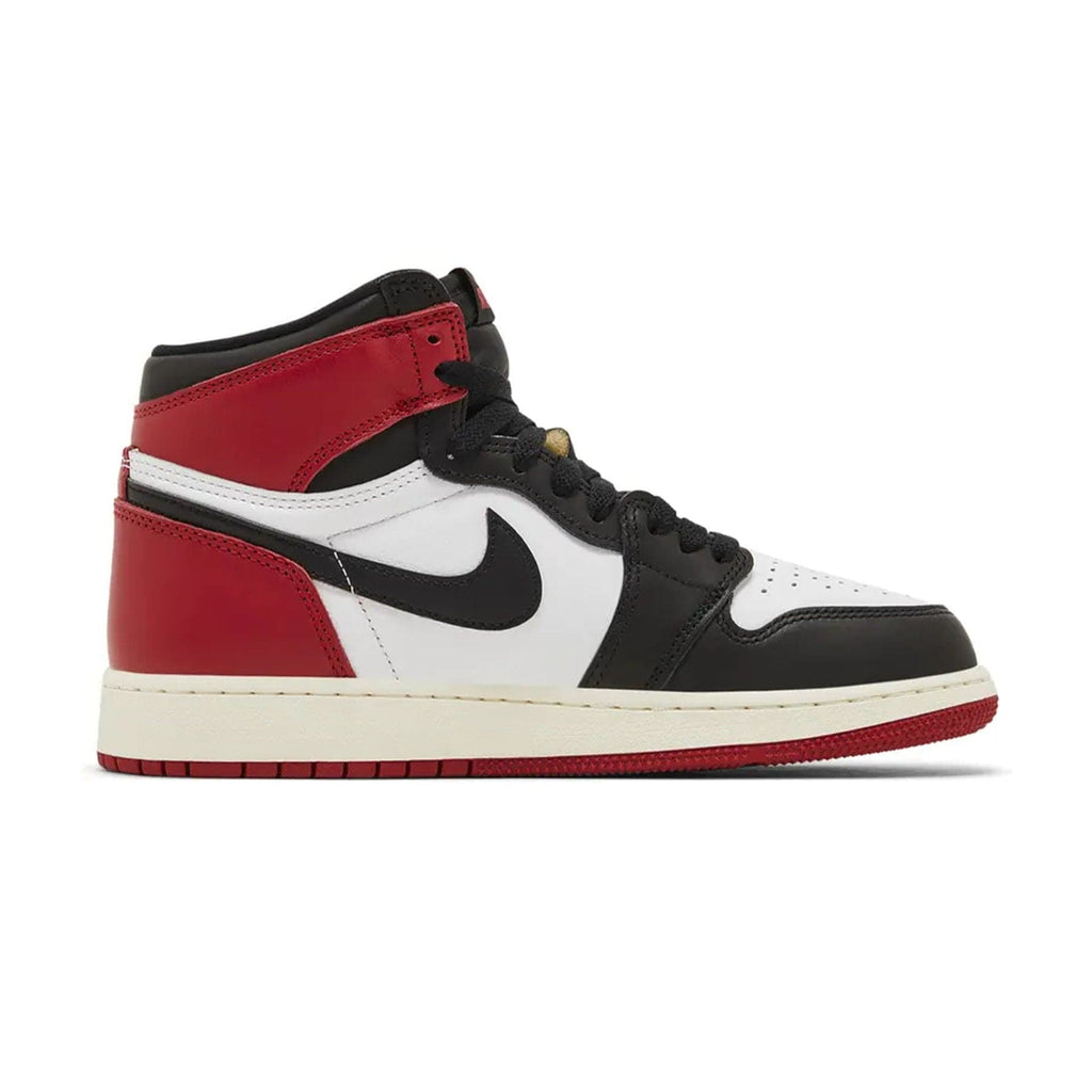 Air Jordan 1 Retro High OG GS 'Black Toe Reimagined' — UK 13.5 | EU 32 | US 1Y — Side View
